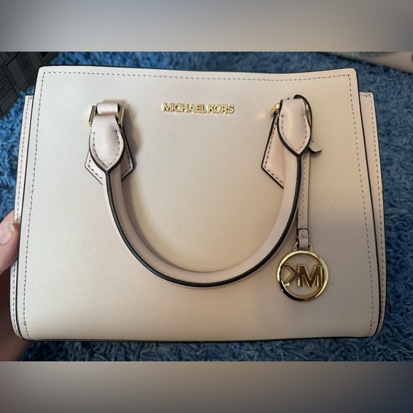 Micheal Kors Purses - Picture 2 of 6